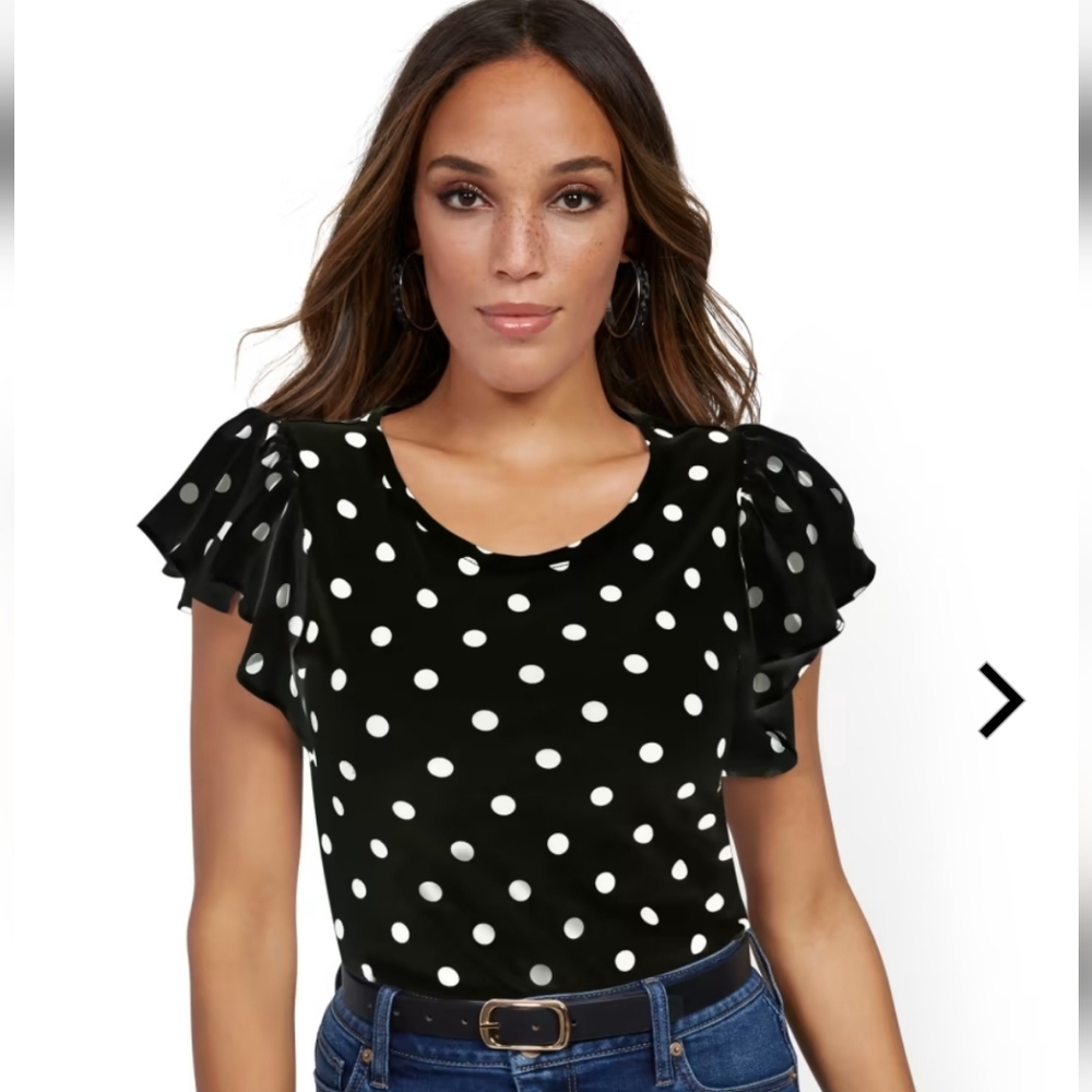 NWOT Polka Dot Flutter Sleeve Top
